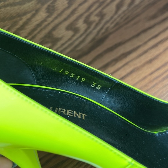 Saint Laurent Kiki neon yellow pumps - Picture 7 of 8